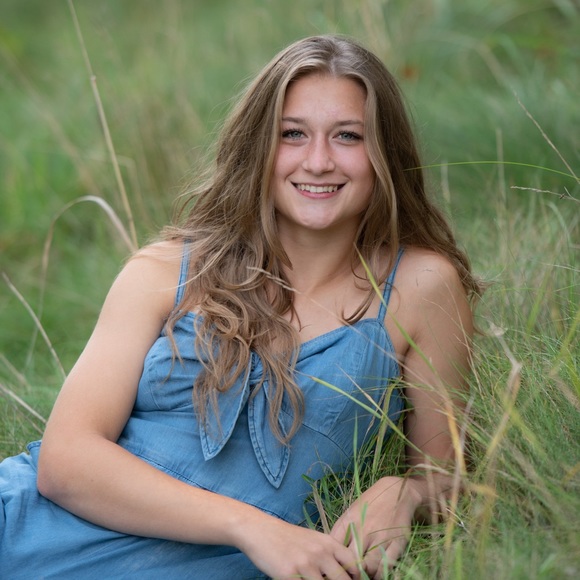 Meet your Posher, Hannah - Picture 4 of 5